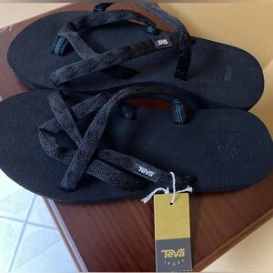Teva Ultra Lightweight Black Flip Flops Spring Summer Vacation Beach Casual 7